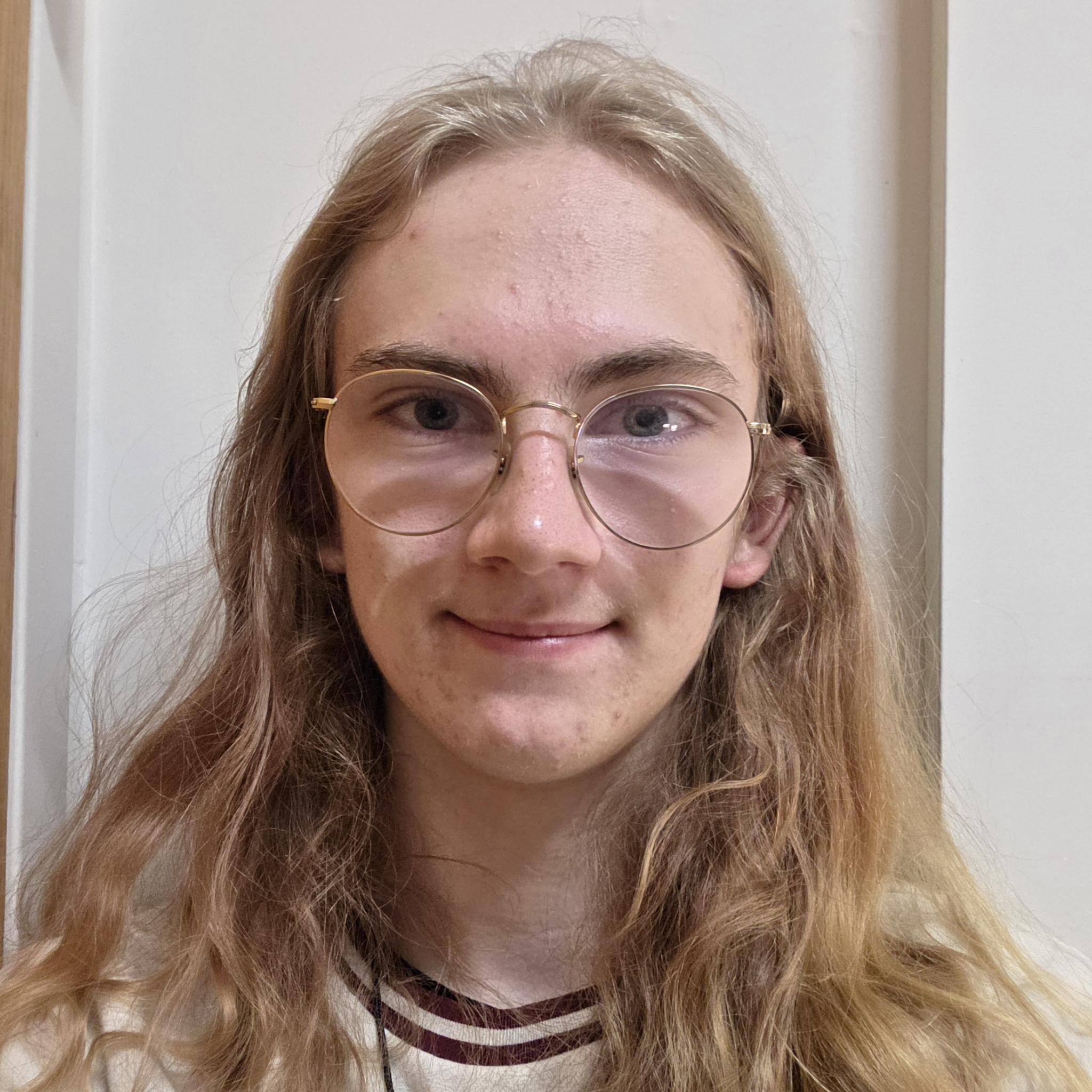 A headhot picture of Nik